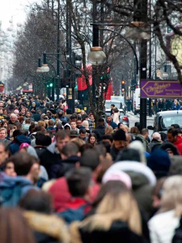 Boxing Day Bargain hunters , Beware of Traffic Jams